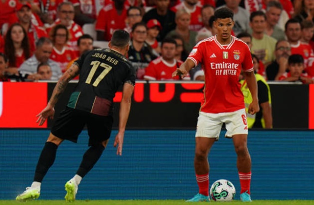 Arsenal sang Bồ Đào Nha tìm người thay Timber