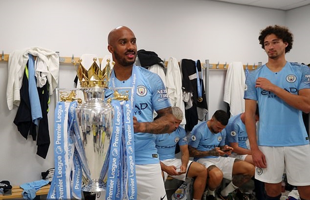 Man City bán Fabian Delph - Bóng Đá