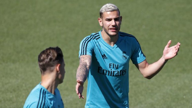 Nhanh gọn lẹ! Real tiễn thêm một "của nợ" khỏi Bernabeu
