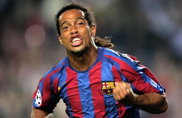 Ronaldinho bị tịch thu hộ chiếu - Bóng Đá