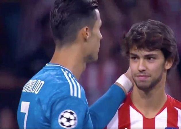 Video: ‘Lovely’ moment between Cristiano Ronaldo and Joao Felix before Juventus vs Atletico Madrid - Bóng Đá