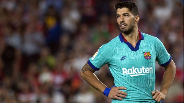 Footage shows Luis Suarez insulting the linesman during Granada defeat - Bóng Đá