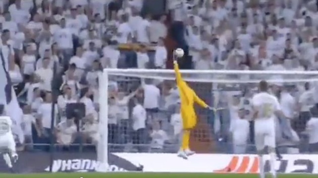 Alphonse Areola’s ‘unreal’ one-hand catch on Real Madrid debut - Bóng Đá