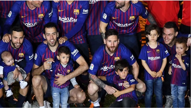 Lionel Messi demands Barcelona to sell Busquets - Bóng Đá