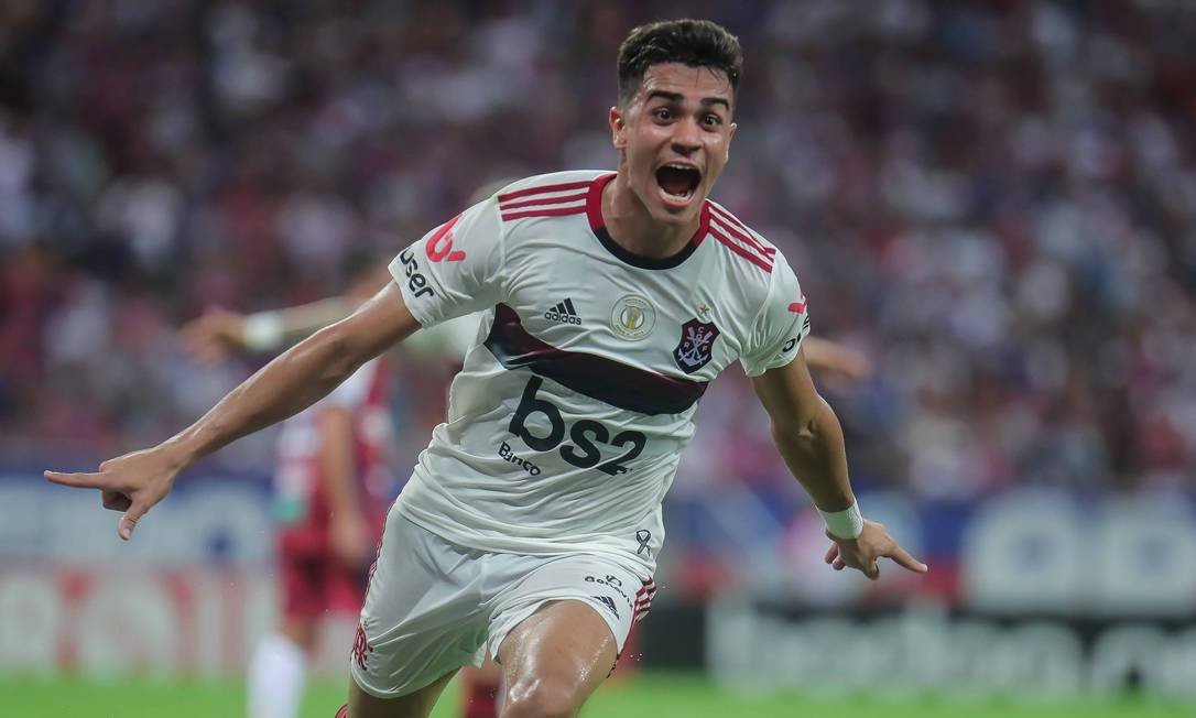  Florentino Perez has reportedly set his sights on Flamengo starlet Reinier and is said to be ahead of Barcelona - Bóng Đá