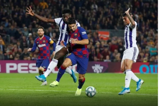 Barcelona: Fans urge Luis Suarez to use Antoine Griezmann - Bóng Đá