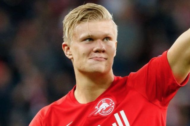 Barcelona have been offered the opportunity to beat Manchester United to the transfer of RB Salzburg forward Erling Haaland - Bóng Đá