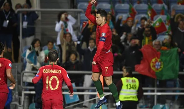 Cristiano Ronaldo fans mock Lionel Messi as Portugal star chases down Ali Daei goal record - Bóng Đá