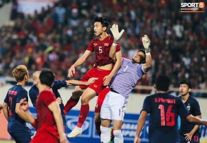 Fan Việt phản ứng về trọng tài Ahmed Alkaf  - Bóng Đá