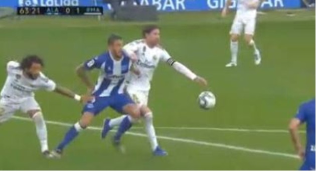 Andujar Oliver: Clear penalty from Sergio Ramos on Joselu - Bóng Đá