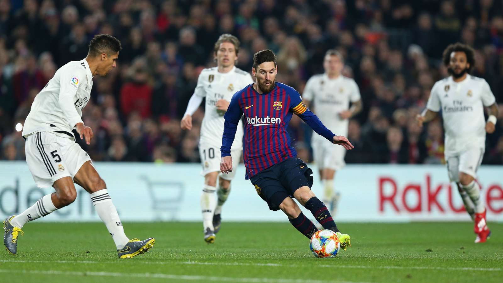 Varane: You can't defend 'special' Messi like a normal opponent - Bóng Đá