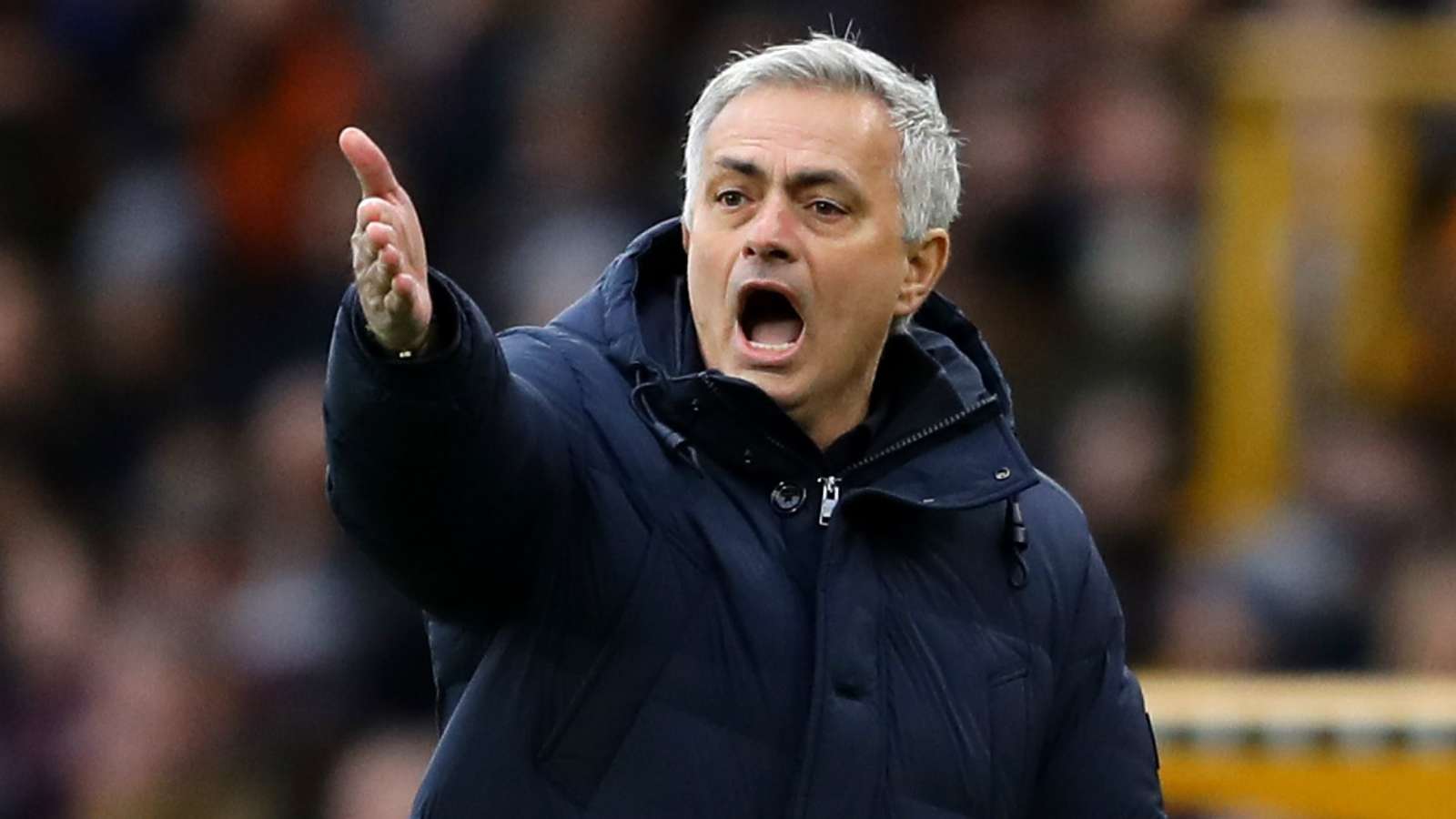 Mourinho: "Tôi có cần 300 triệu bảng vào tháng Giêng không? Câu trả lời là..."