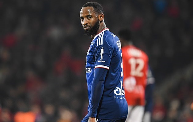  Manchester United will turn to Lyon forward Moussa Dembele after missing out on the signing of Erling Braut Haaland - Bóng Đá