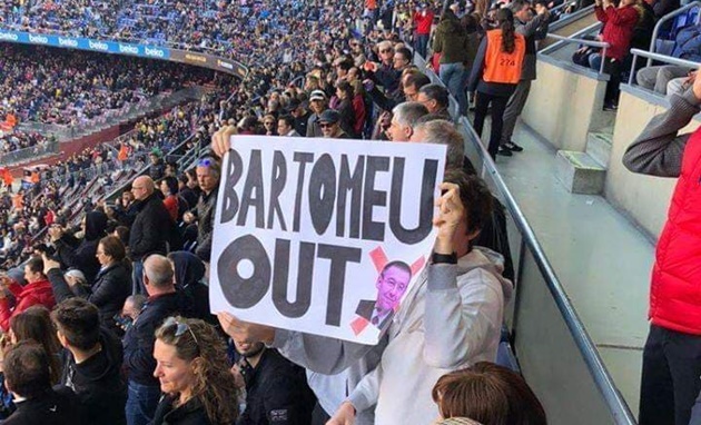 Whistles and chants of 'Bartomeu, resign' before Barcelona's match with Eibar - Bóng Đá