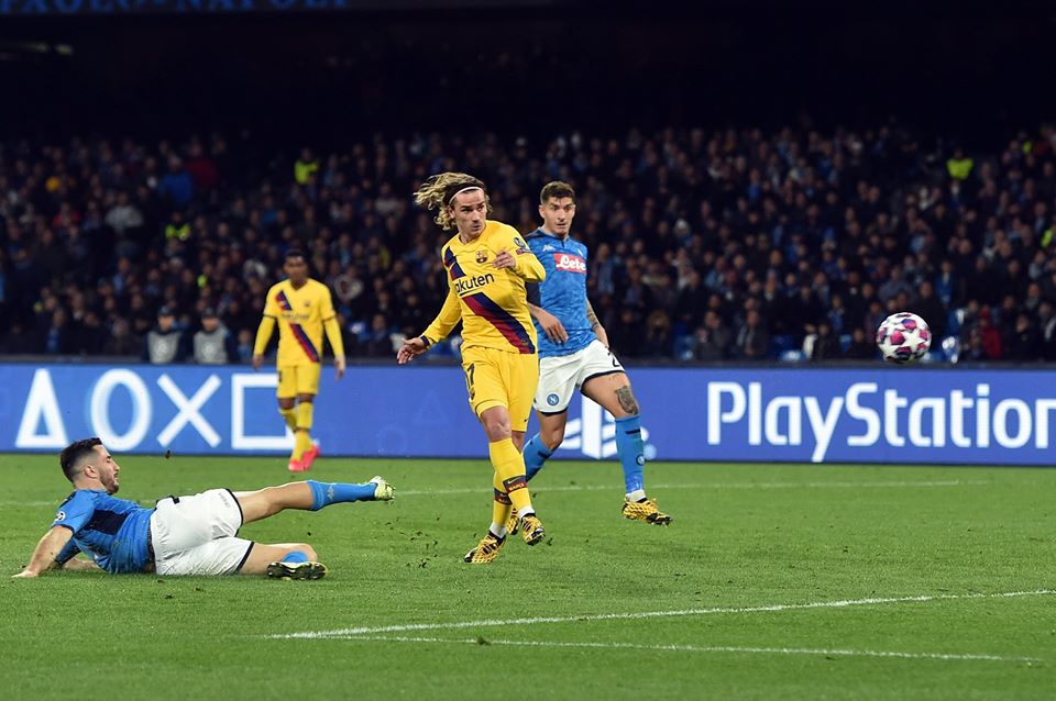 Griezmann is the first player besides Messi to score an away goal for Barcelona in the UCL knockouts since Neymar in May 2015 - Bóng Đá