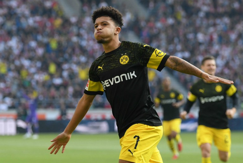 Manchester United are reportedly the clear front-runners in the transfer race for Borussia Dortmund winger Jadon Sancho - Bóng Đá