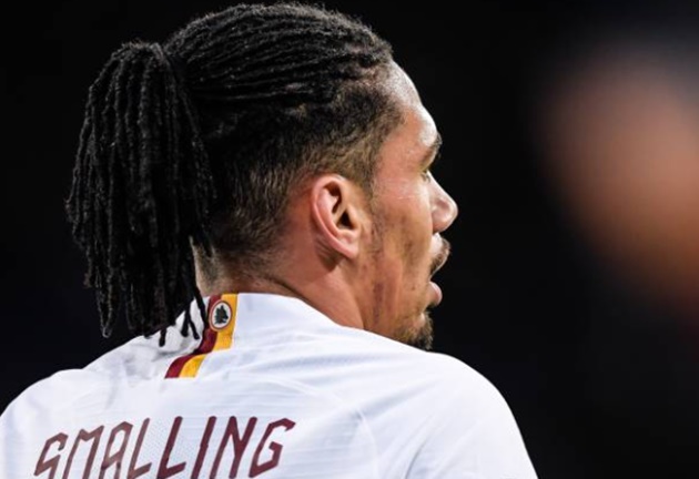 Manchester United: Fans frustrated as Chris Smalling is undecided on his future at Old Trafford - Bóng Đá