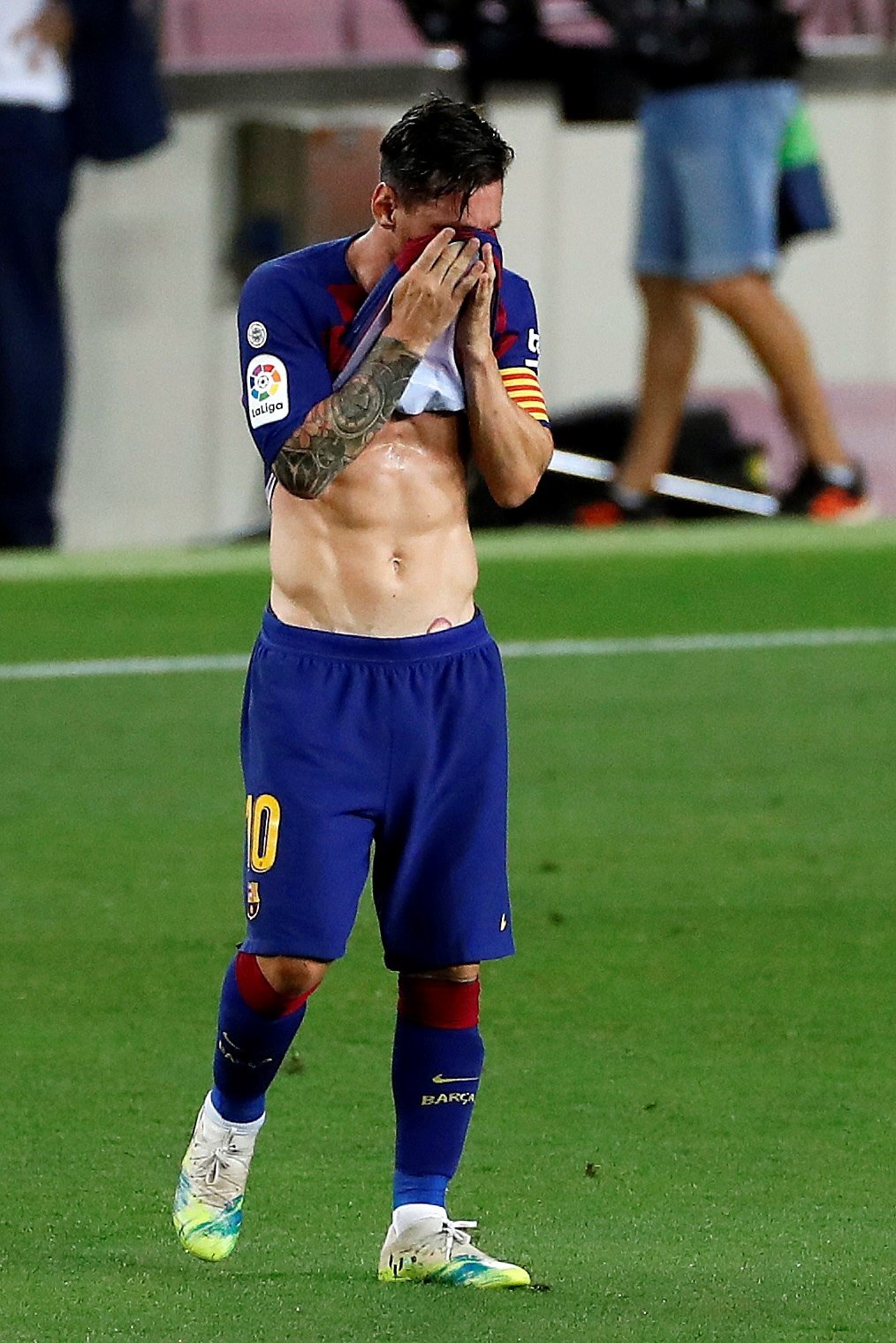 Ảnh Messi buồn bã - Bóng Đá