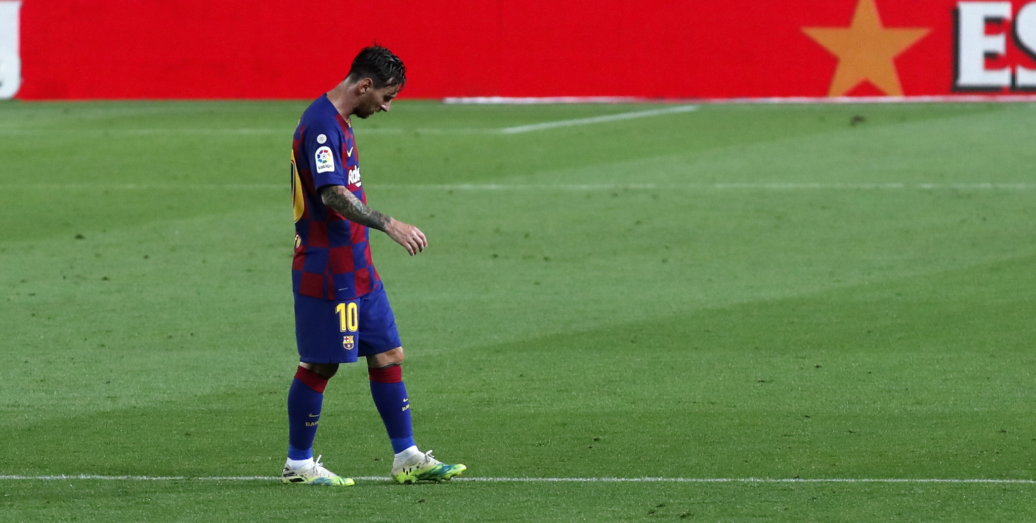 Ảnh Messi buồn bã - Bóng Đá