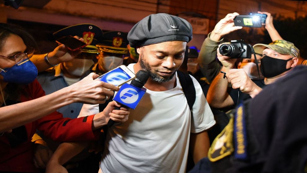 Ronaldinho's lawyers prepare for him to be free in August - Bóng Đá