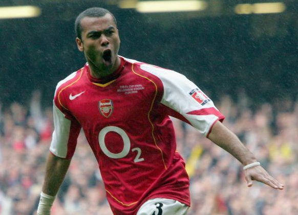 Đội hình huyền thoại Arsenal 2003/04 - Bóng Đá