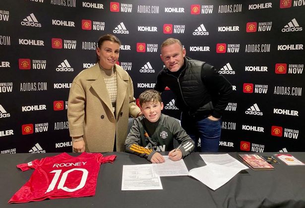 Wayne Rooney’s son Kai signs for Man Utd as proud dad shares iconic moment - Bóng Đá