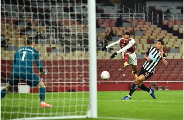 TRỰC TIẾP Arsenal 0-0 Newcastle United: Arsenal ép sân - Bóng Đá