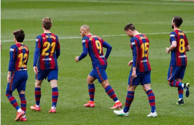 "Sẽ không có ai đứng về phía Lenglet, cậu ta đang bị cô lập"