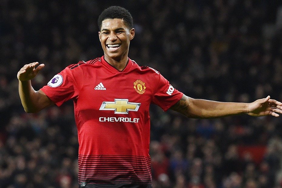 Ở vị trí tiền đạo trái là sự hiện diện của Rashford. Đáng chú ý thời điểm này anh vẫn còn khoác trên mình chiếc áo số 19 và chỉ chuyển sang dùng số 10 khi mùa giải 2018/19 chính thức khởi tranh.