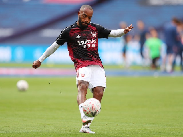 Arsenal transfer news: Alexandre Lacazette set to leave the Gunners as Atletico Madrid and Roma weigh up offers - Bóng Đá