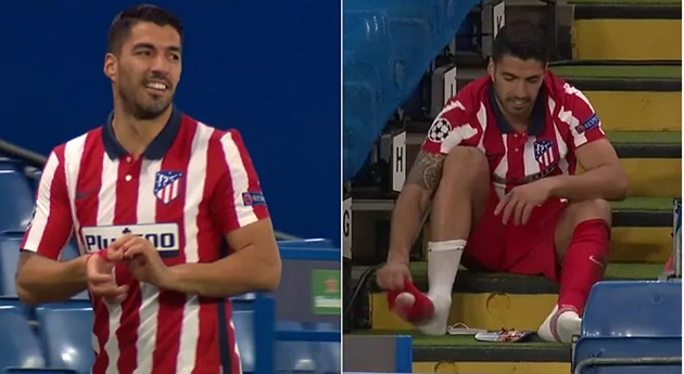 Luis Suarez's frustration and ironic smile when substituted off - Bóng Đá