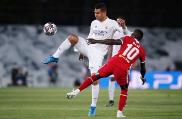 Casemiro - 8. "Máy quét" người Brazil xuất hiện trong hầu hết các điểm nóng trên sân và gây ra vô vàn khó khăn cho các ngôi sao tấn công bên phía The Kop.