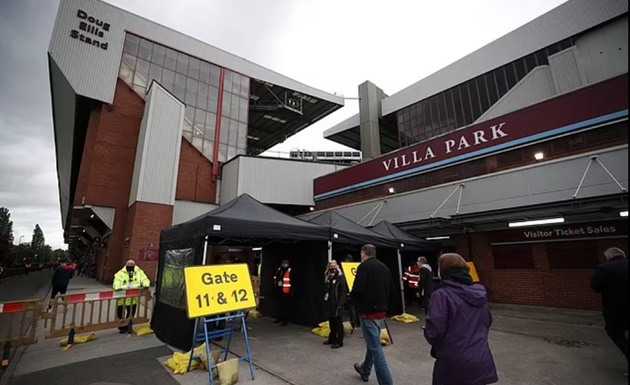 Chelsea complain to Premier League after their team bus was kept waiting outside Villa Park for 15 minutes - Bóng Đá