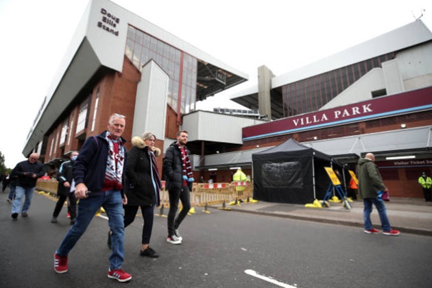 Chelsea complain to Premier League after their team bus was kept waiting outside Villa Park for 15 minutes - Bóng Đá