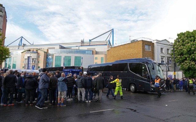 Chelsea complain to Premier League after their team bus was kept waiting outside Villa Park for 15 minutes - Bóng Đá