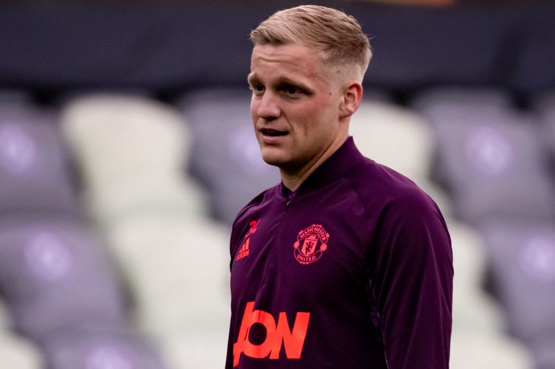 Donny van de Beek told Manchester United may be a 'step too high for him' - Bóng Đá