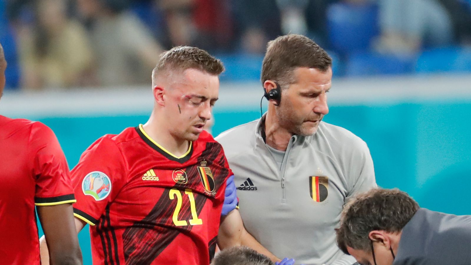 Roberto Martinez confirms Timothy Castagne has been ruled out of the rest of the tournament. Very unfortunate news - Bóng Đá