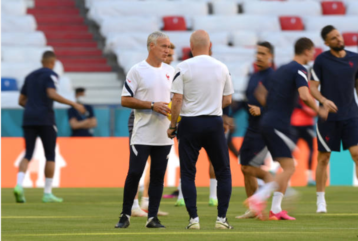 Deschamps personally designed Benzema Giro at the same table_Mbappe - Bóng Đá