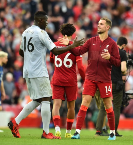 Màn xô xát giữa Mendy và Henderson - Bóng Đá