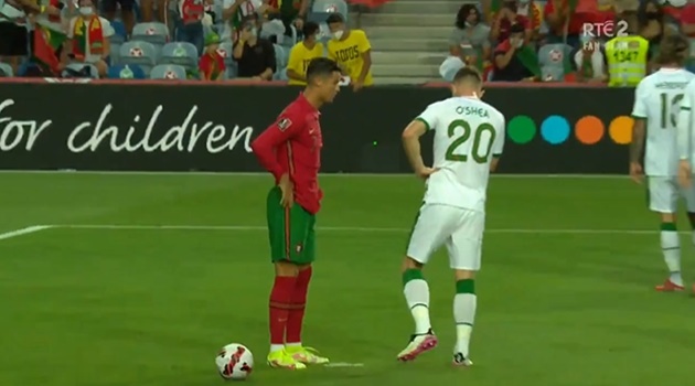 Máu quỷ trỗi dậy, Ronaldo tẩn đối thủ trước chấm 11 mét - Bóng Đá