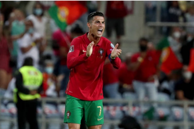 Máu quỷ trỗi dậy, Ronaldo tẩn đối thủ trước chấm 11 mét - Bóng Đá
