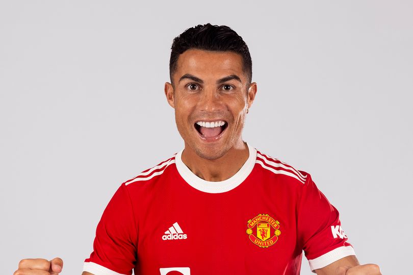 Cristiano Ronaldo reacts to his Manchester United shirt number - Bóng Đá