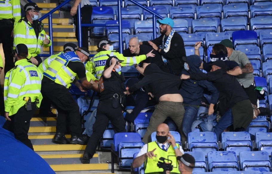 Leicester and Napoli fans in stadium bust-up with bottles thrown - Bóng Đá