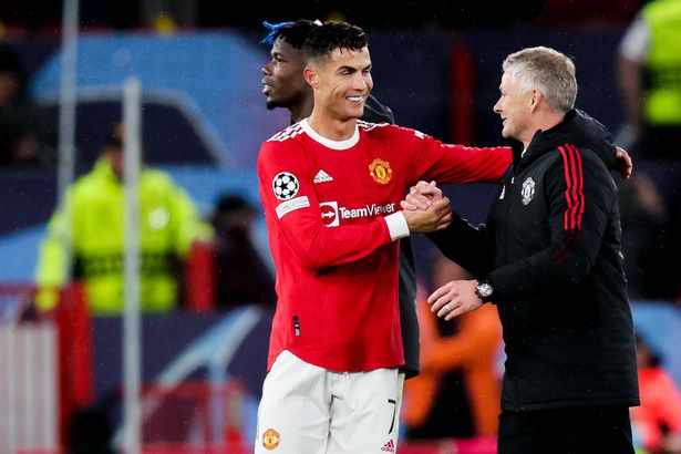 Gary Neville proved right about Ole Gunnar Solskjaer dilemma in Man Utd loss to Leicester - Bóng Đá