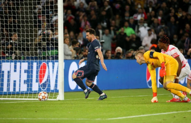 Messi hoàn tất cú đúp với tuyệt kỹ panenka - Bóng Đá