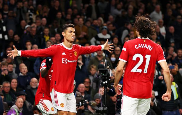 Paul Pogba reacts to Cristiano Ronaldo and Edinson Cavani goals after missing Man Utd win - Bóng Đá