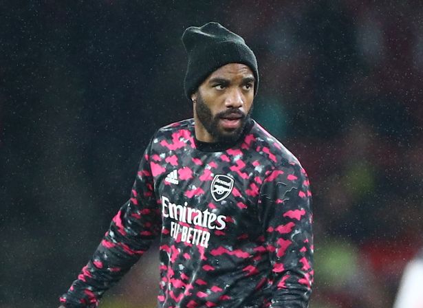 Phòng thay đồ Arsenal tỏ rõ thái độ với Lacazette