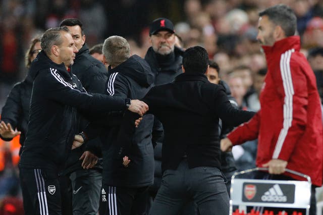 Liverpool manager Jurgen Klopp sends Arsenal thinly-veiled dig after Mikel Arteta altercation - Bóng Đá