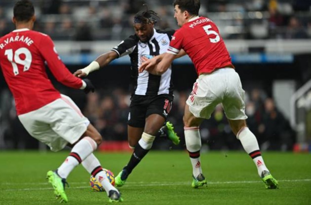 Saint-Maximin and Joelinton's showboating in Premier League clash - Bóng Đá