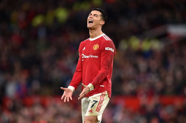 Premier League's 10 talking points as Man Utd suffer misery and Liverpool grind out win - Bóng Đá